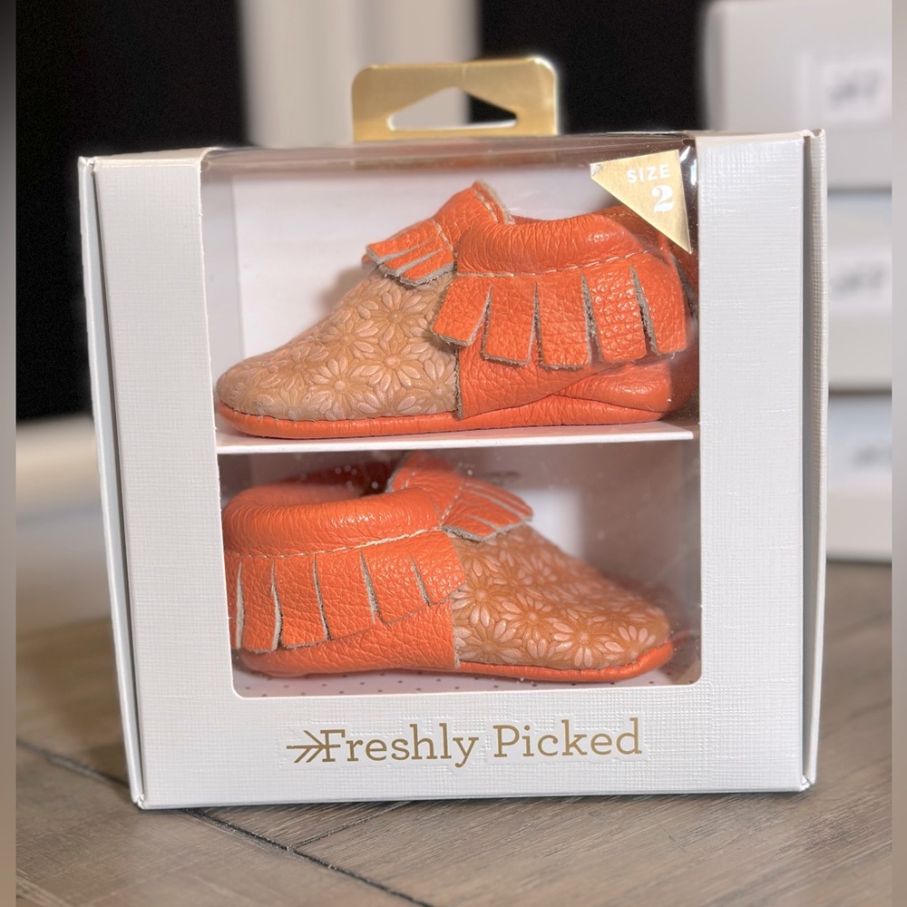 *Rare* Sz 2, Freshly Picked Soft Soles, Corel Daisy, Comes with Box
